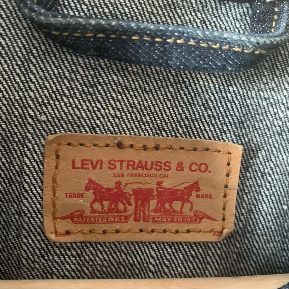 Levi’s Denim Jacket - Picture 2 of 4